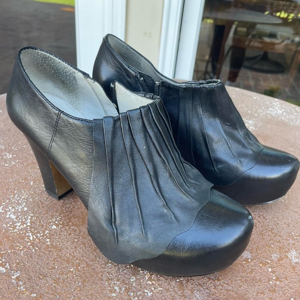 Hinge Black leather ankle booties with heels sz 7.5 / basically new